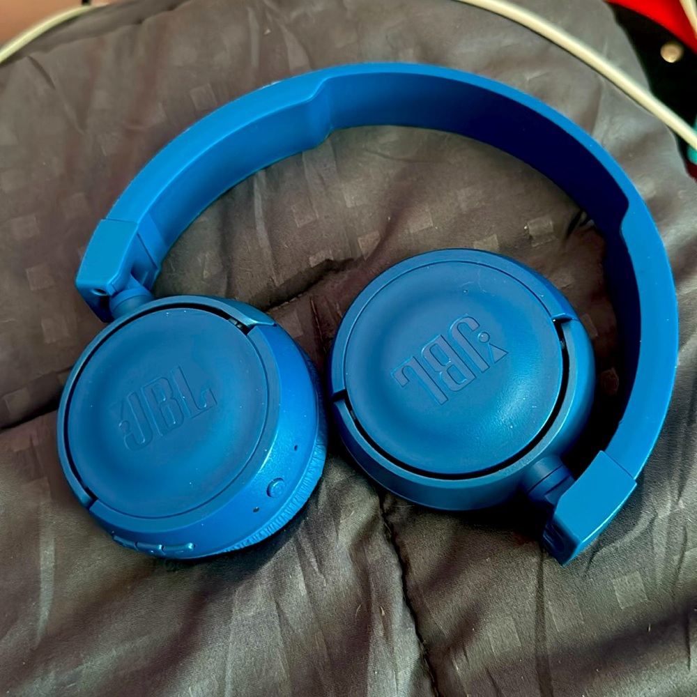 Barely used jbl headphones originally bought for $70 selling in person,$28 cash